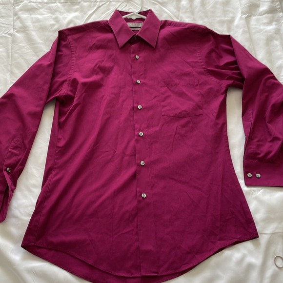 Van Heusen Men Burgundy Fitted Button Down- Front Pocket- Cuffed sleeves-Size 15 - Picture 15 of 15